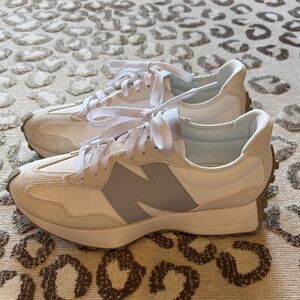 New Balance 327 women’s sneaker Raincloud/white